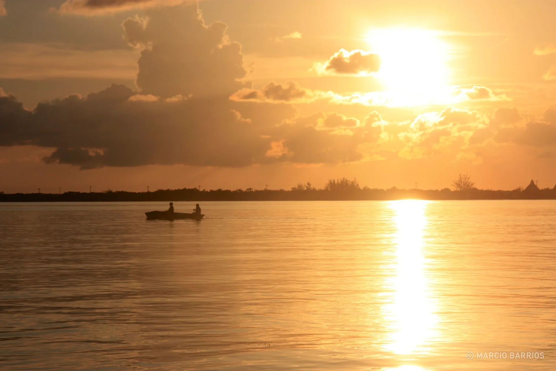 Incredible sunset in Utila